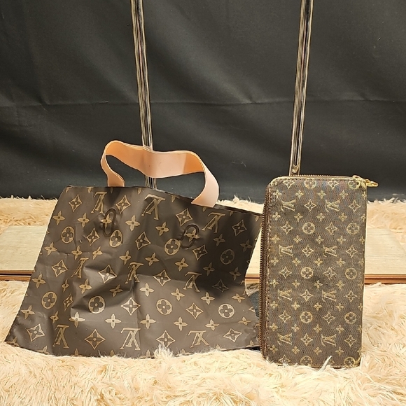 Louis Vuitton Brown and Gold Monogram Denim Wallet This Wallet Is Used - Picture 12 of 12